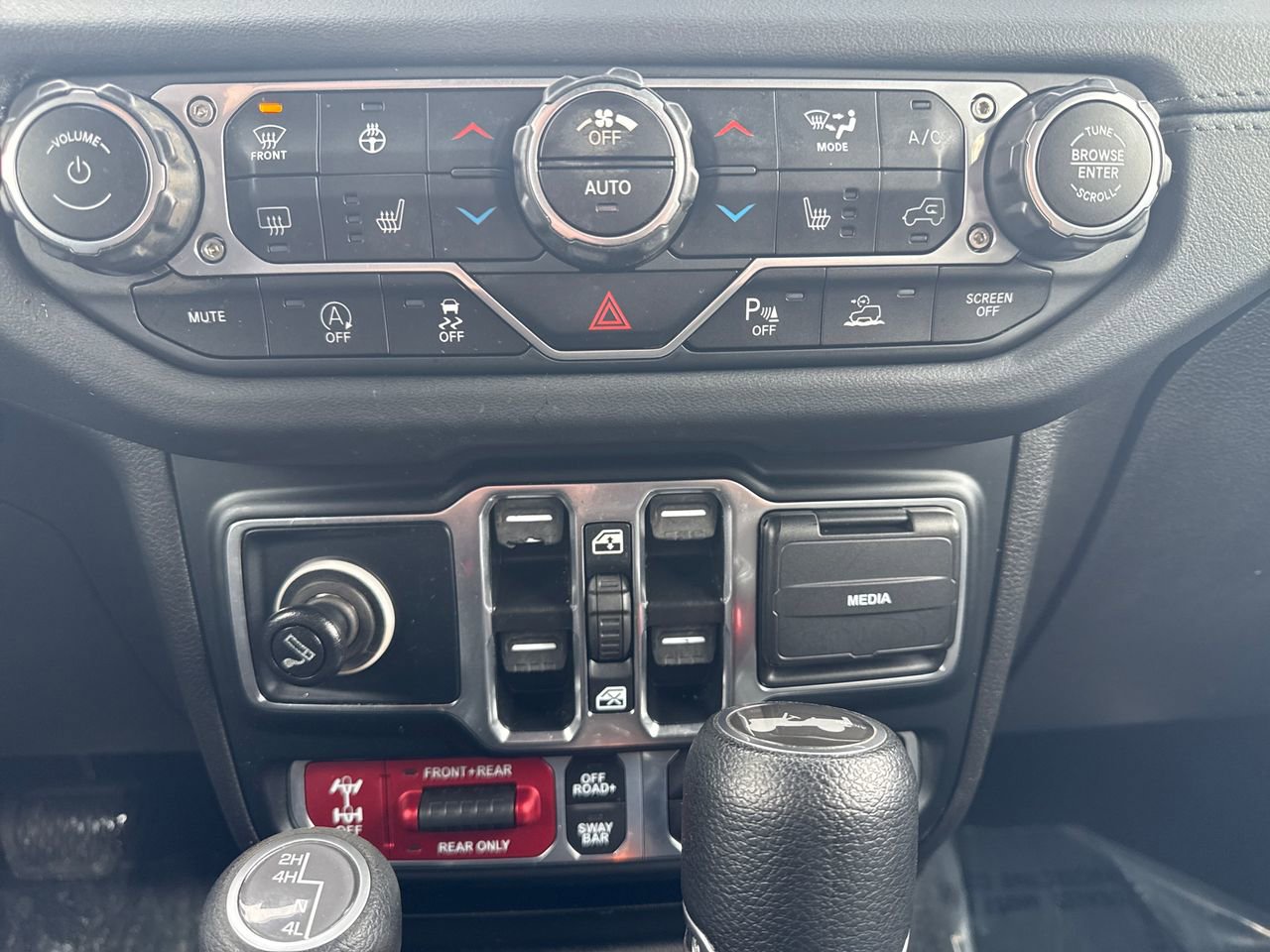 Certified 2024 Jeep Wrangler Unlimited Rubicon w/ Safety Group image 20