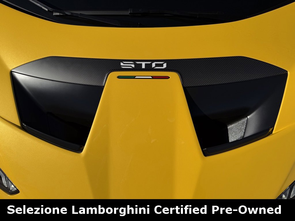 Used 2023 Lamborghini Huracan STO image 13