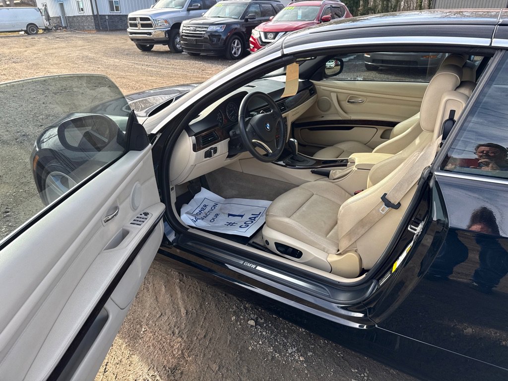 Used 2011 BMW 328i Convertible w/ M-Sport Package image 9