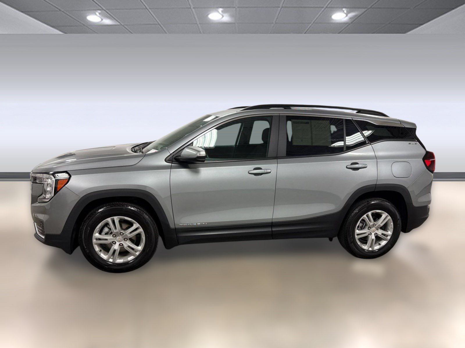 Used 2023 GMC Terrain SLE w/ Driver Convenience Package FWD image 2