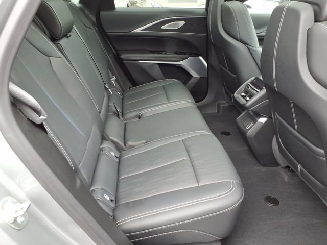Used 2025 Cadillac Lyriq Luxury w/ LPO, Floor Liner Package AWD/4WD image 20