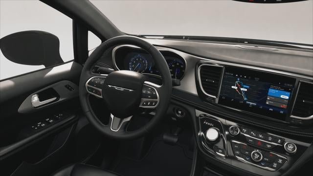 New 2027 Chrysler Pacifica Limited AWD/4WD image 23