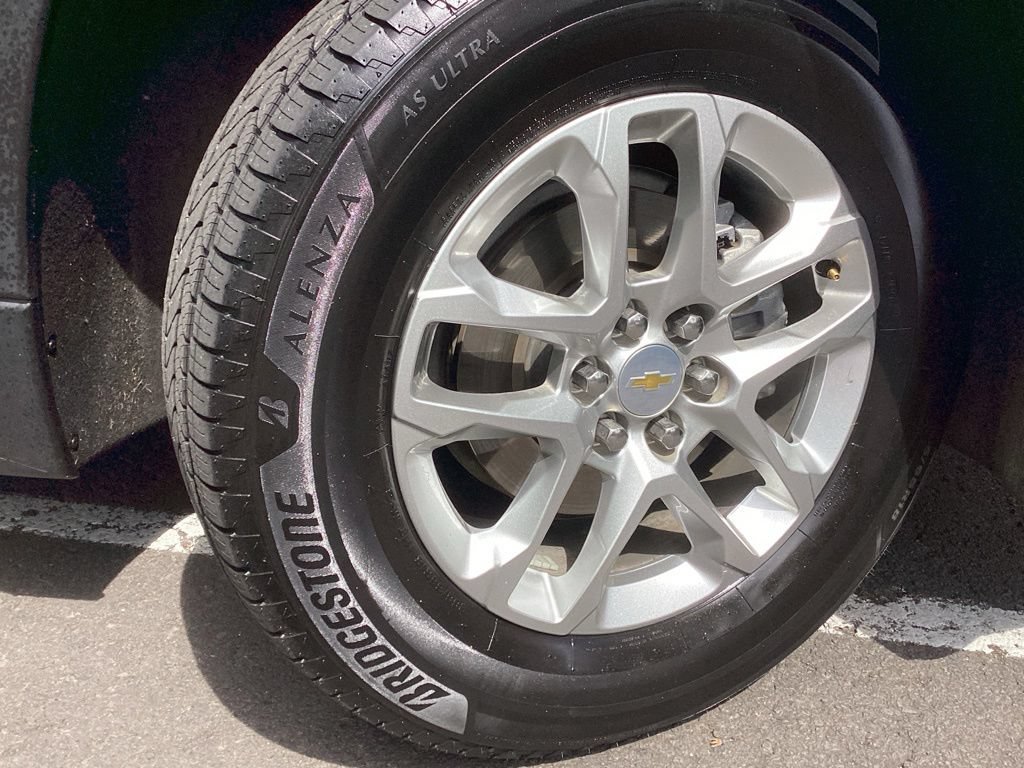 Used 2023 Chevrolet Traverse LS FWD image 5