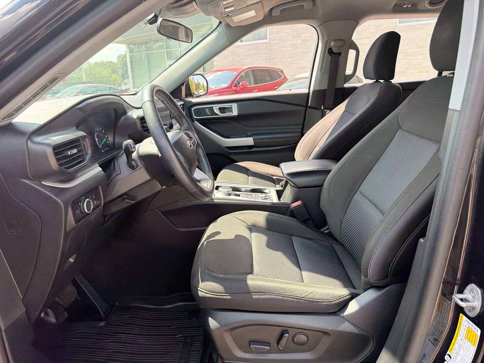Used 2023 Ford Explorer XLT AWD/4WD image 12