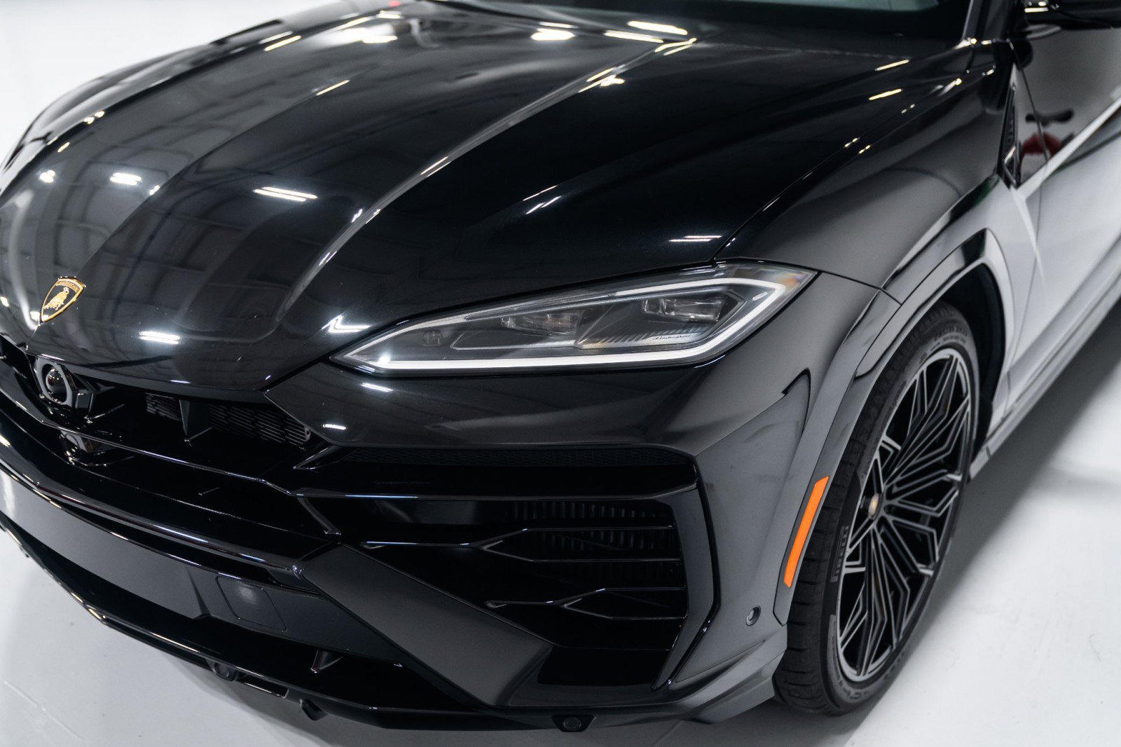 Used 2025 Lamborghini Urus SE image 30