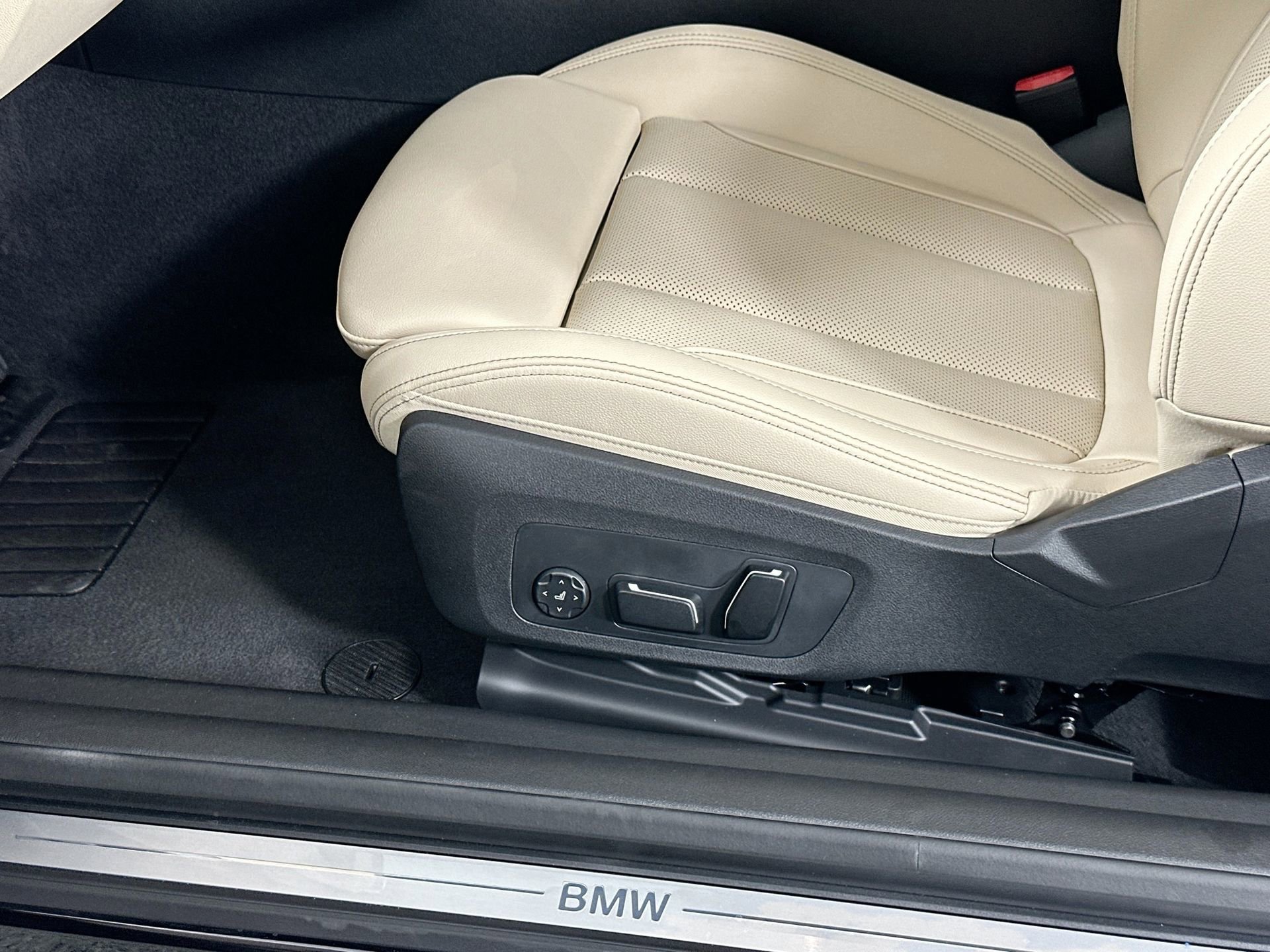 Used 2026 BMW 430i xDrive Coupe w/ Parking Assistance Package image 18