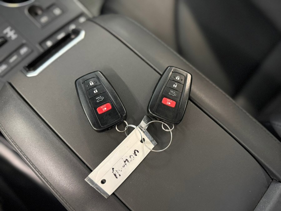Used 2021 Toyota Highlander XLE AWD/4WD image 40