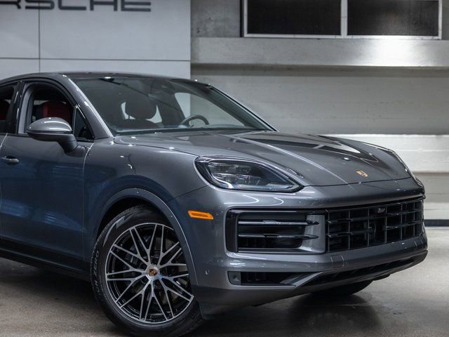 Certified 2025 Porsche Cayenne Coupe image 18