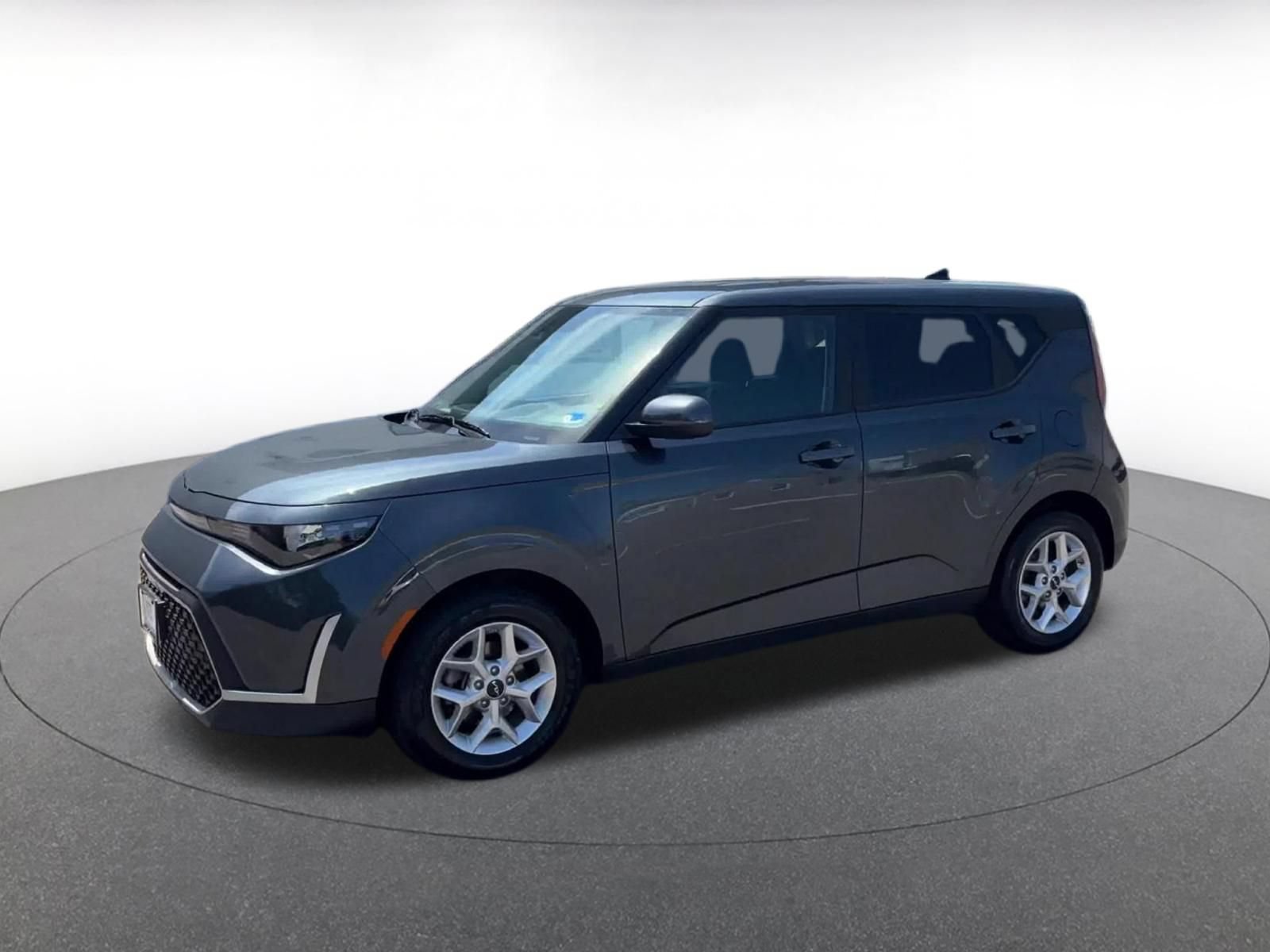Used 2025 Kia Soul LX w/ LX Technology Package FWD image 8