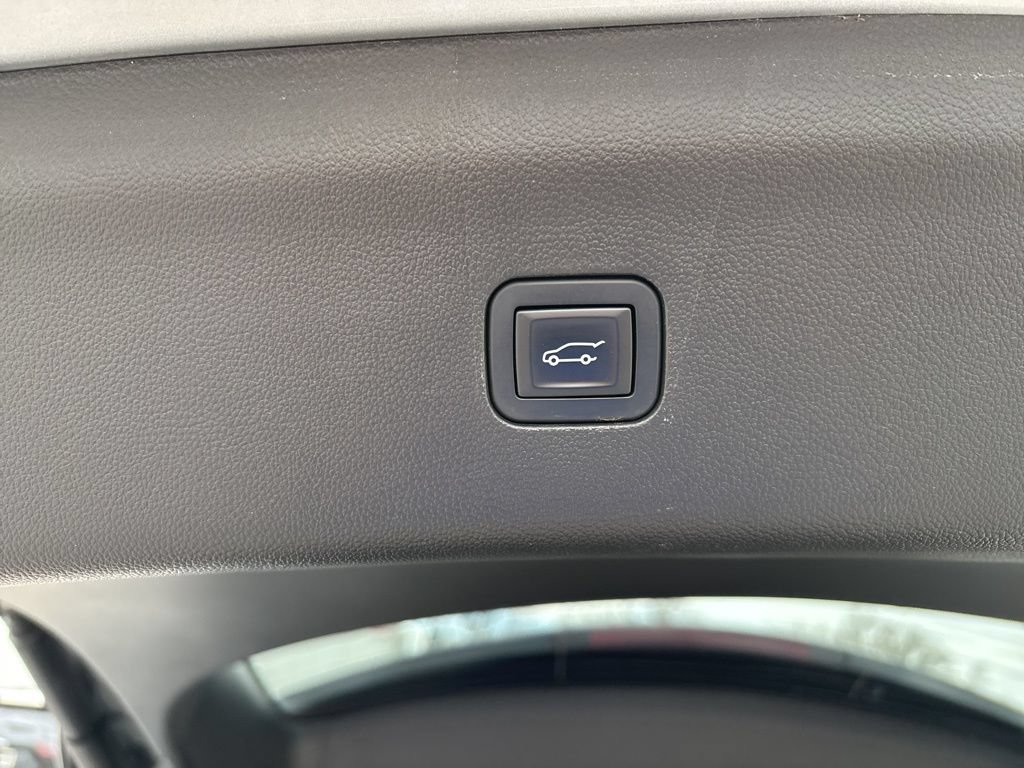 Used 2018 Buick Enclave Premium w/ LPO, Hit The Road Package AWD/4WD image 13