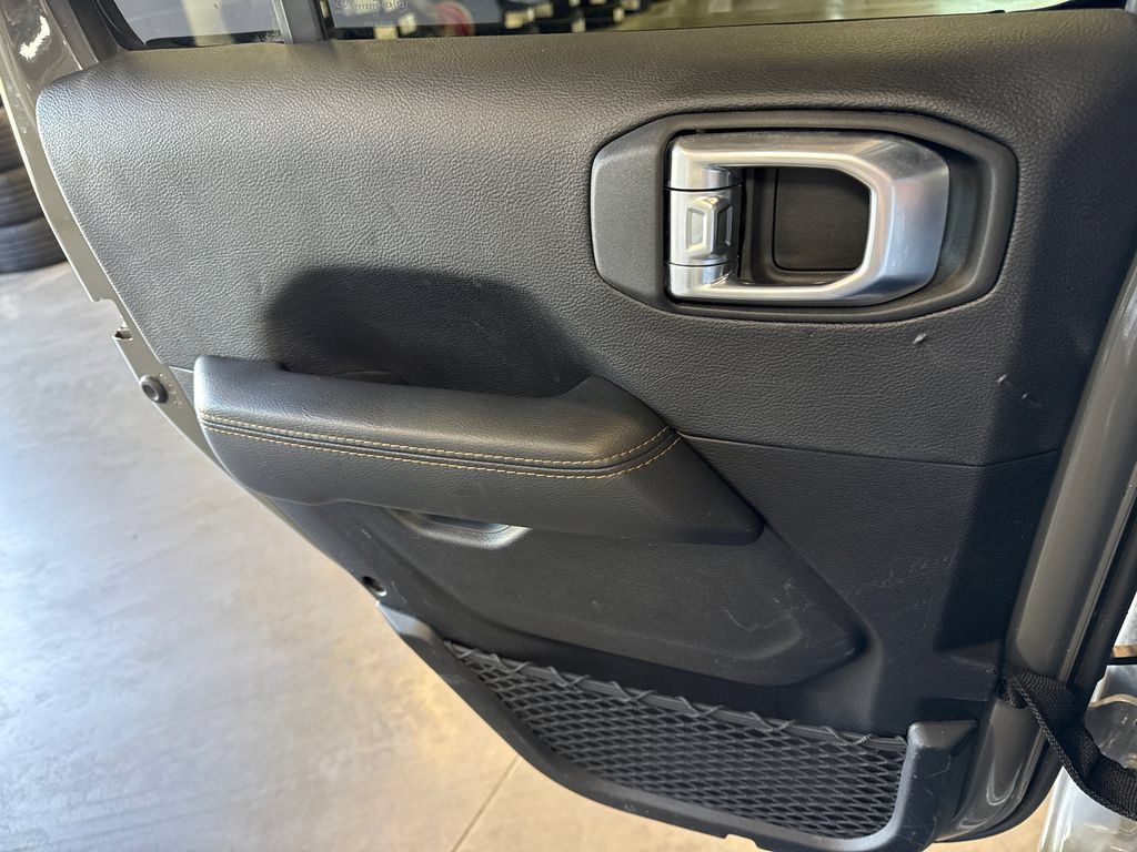 Used 2023 Jeep Gladiator Overland AWD/4WD image 10