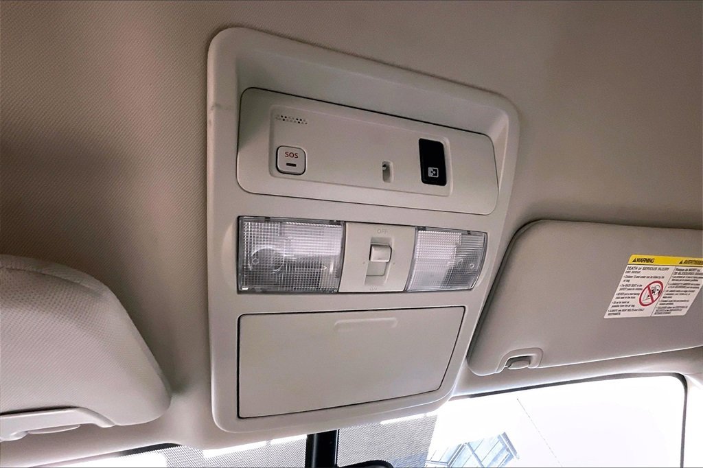 Used 2016 Nissan Titan SL image 9