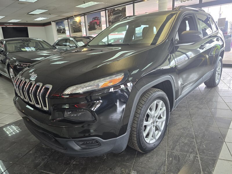 Used 2016 Jeep Cherokee Sport FWD image 1