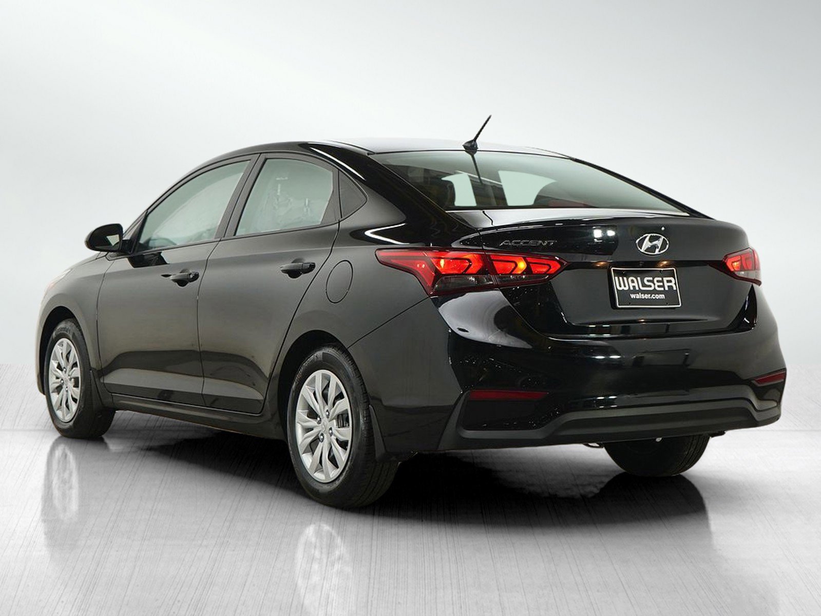 Used 2019 Hyundai Accent SE FWD image 3