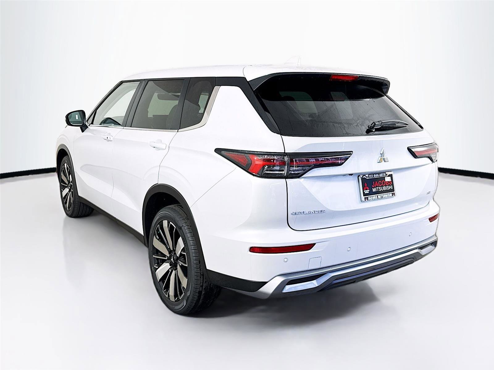 New 2026 Mitsubishi Outlander SE image 25