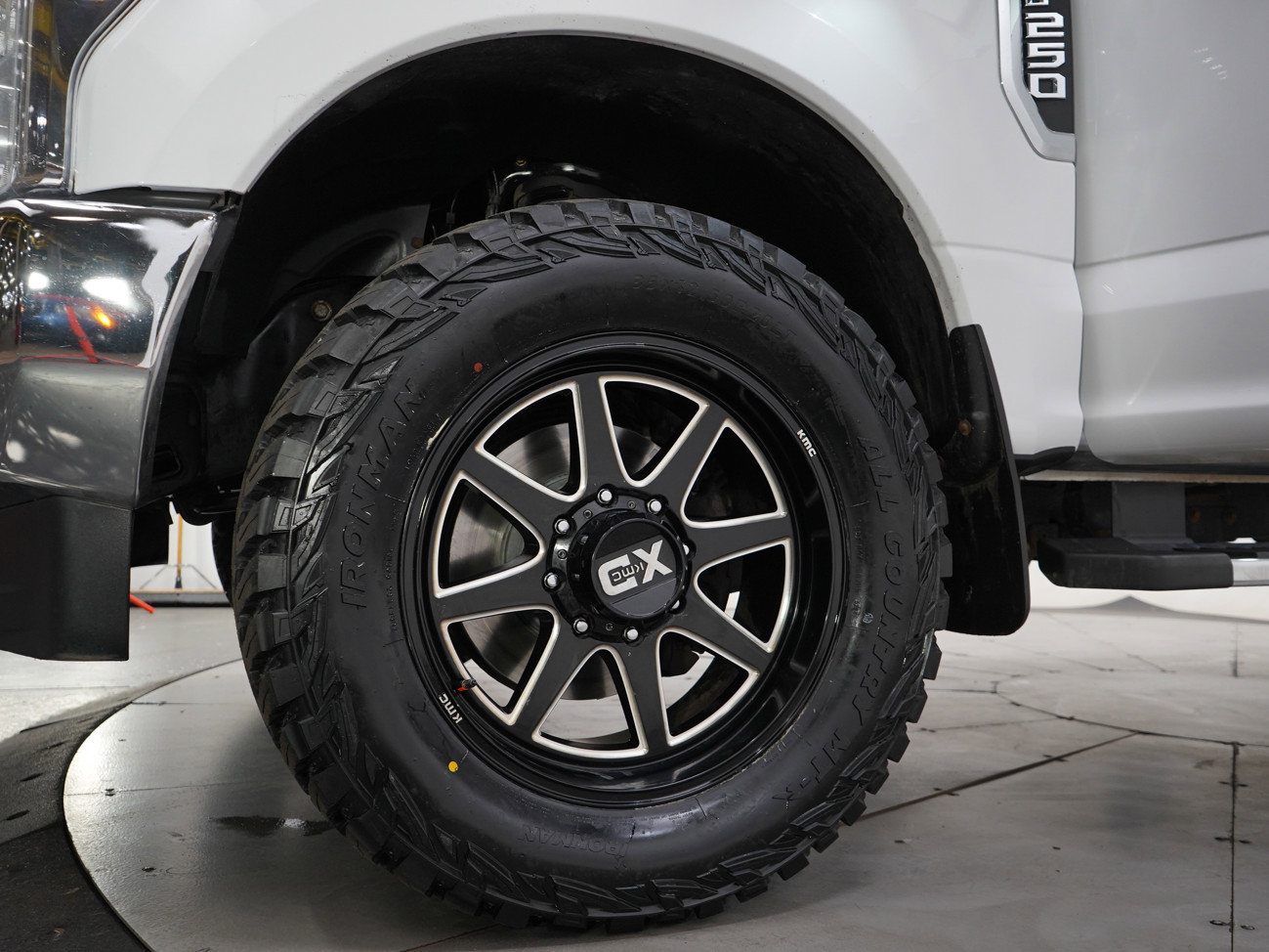 Used 2019 Ford F250 XLT w/ XLT Premium Package image 32