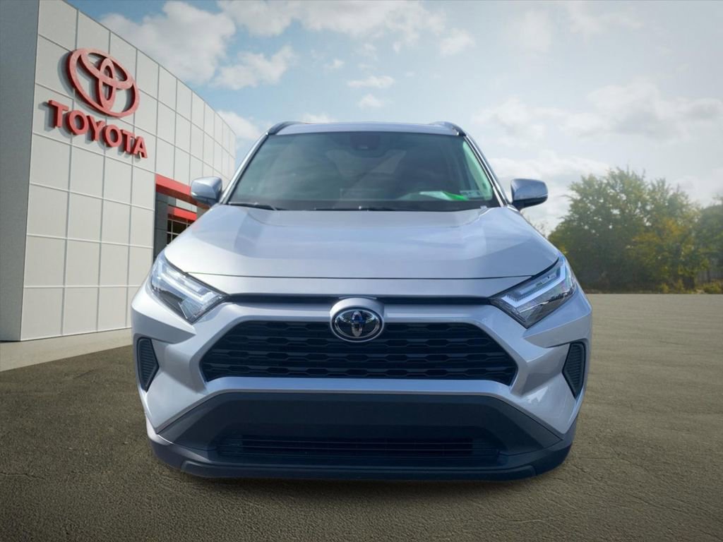 Used 2025 Toyota RAV4 XLE AWD/4WD image 8