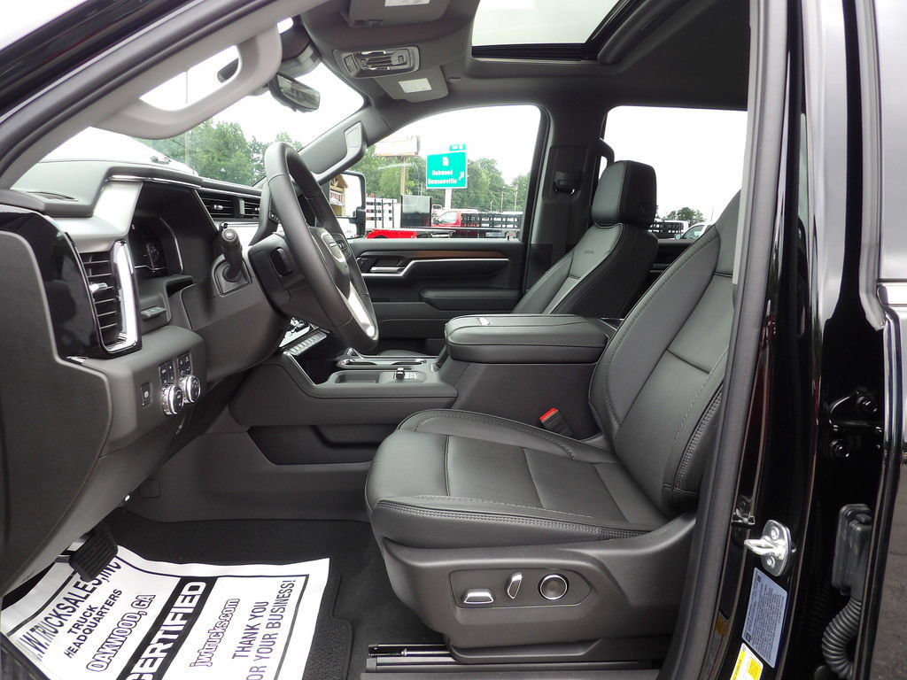 Used 2025 GMC Sierra 3500 Denali w/ Denali Reserve Package AWD/4WD image 18