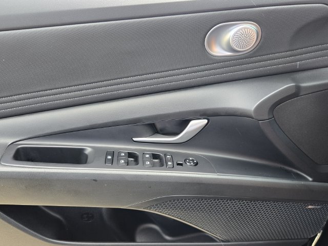 Used 2024 Hyundai Elantra Limited FWD image 26