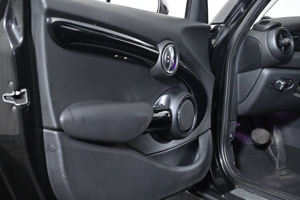 Used 2015 MINI Cooper 4-Door Hardtop FWD image 26