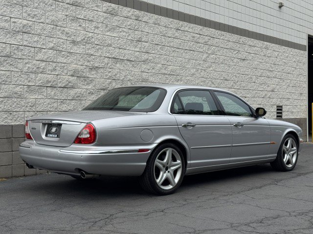 Used 2005 Jaguar XJ Vanden Plas Super V8 RWD image 3
