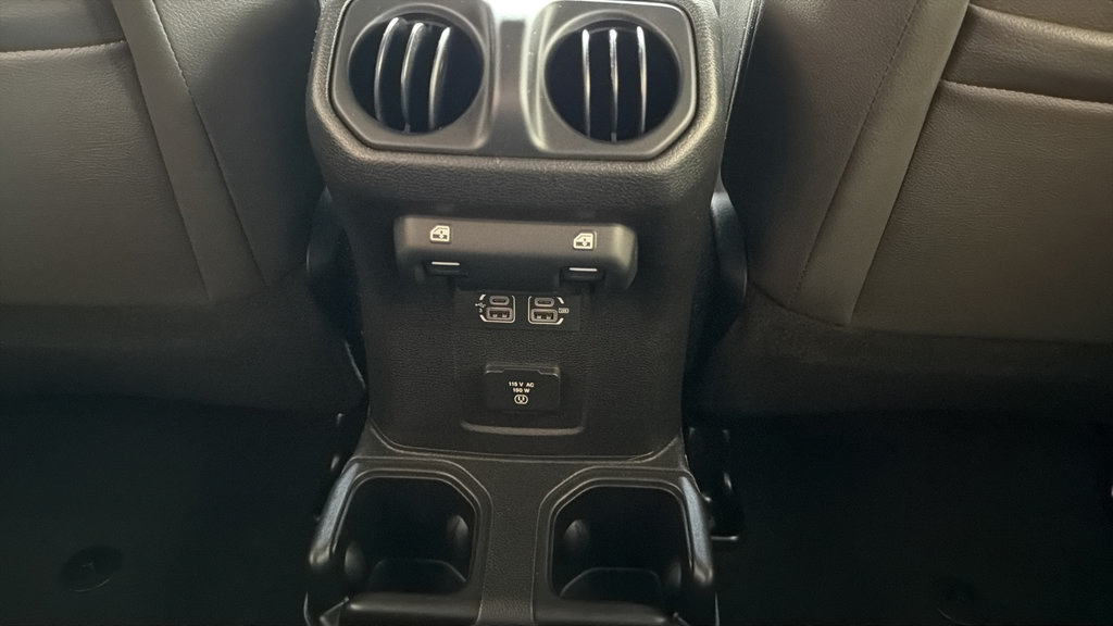 Used 2018 Jeep Wrangler Unlimited Sahara w/ Safety Group AWD/4WD image 20