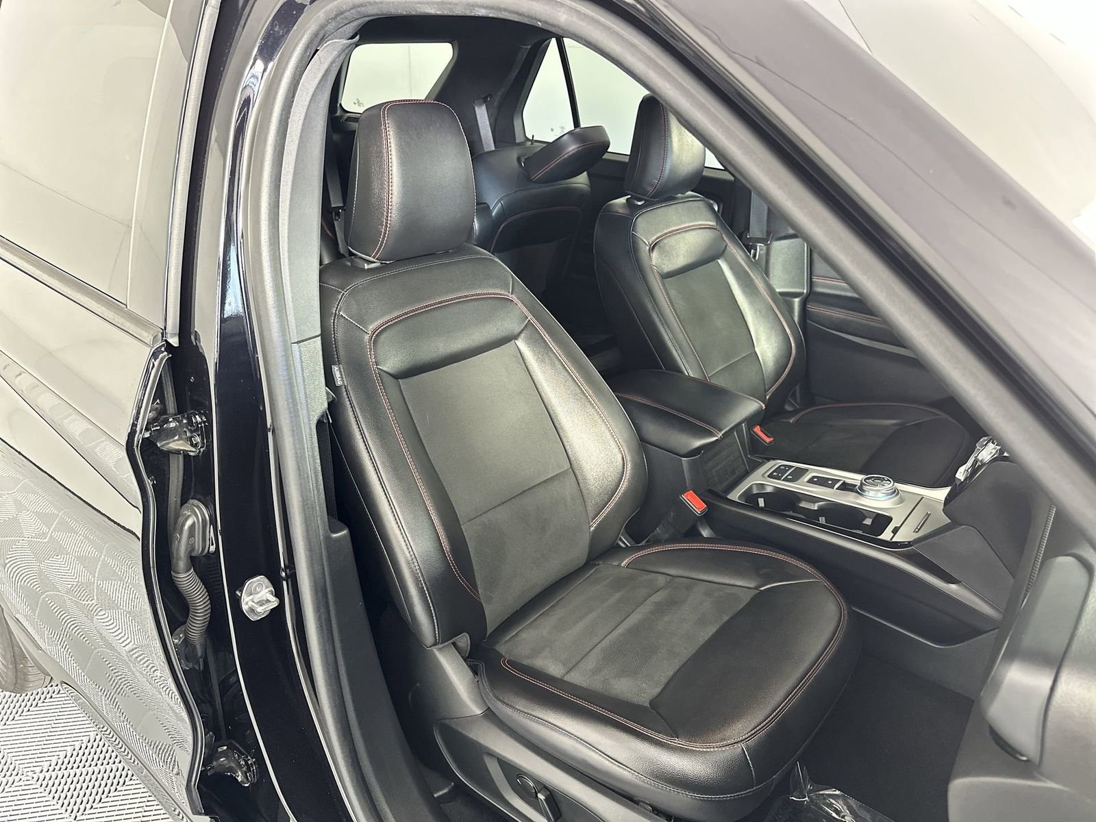 Used 2022 Ford Explorer ST-Line w/ Class IV Trailer Tow Package RWD image 27