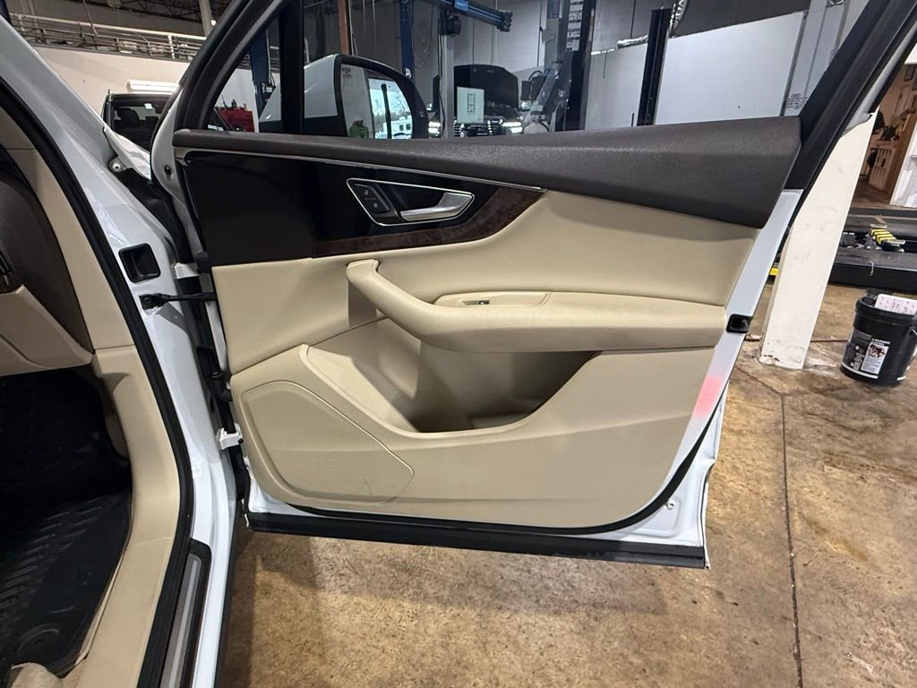 Used 2017 Audi Q7 3.0T Premium image 24