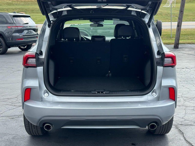 Used 2023 Ford Escape ST-Line FWD image 5