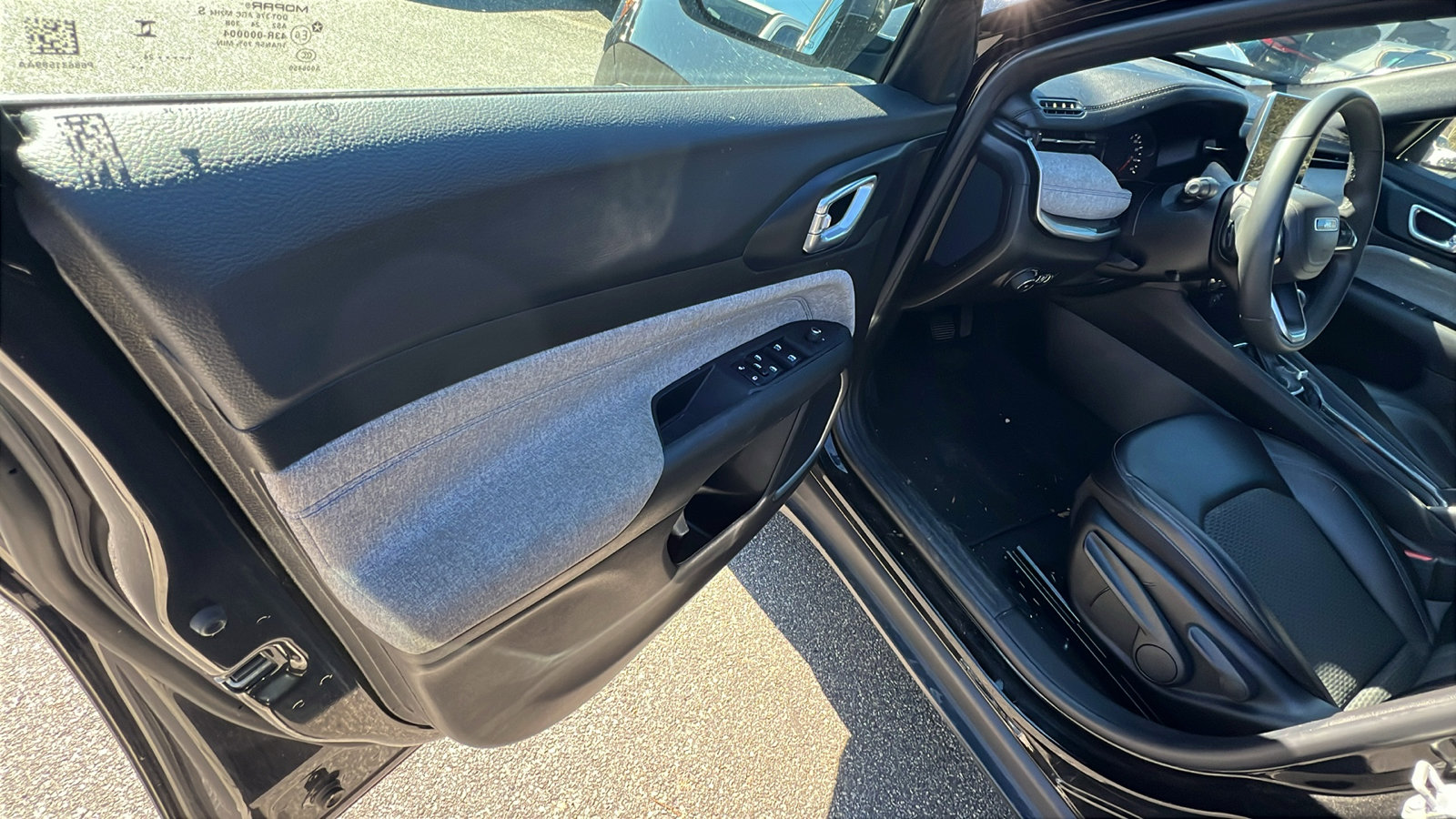 Used 2024 Jeep Compass Latitude image 14