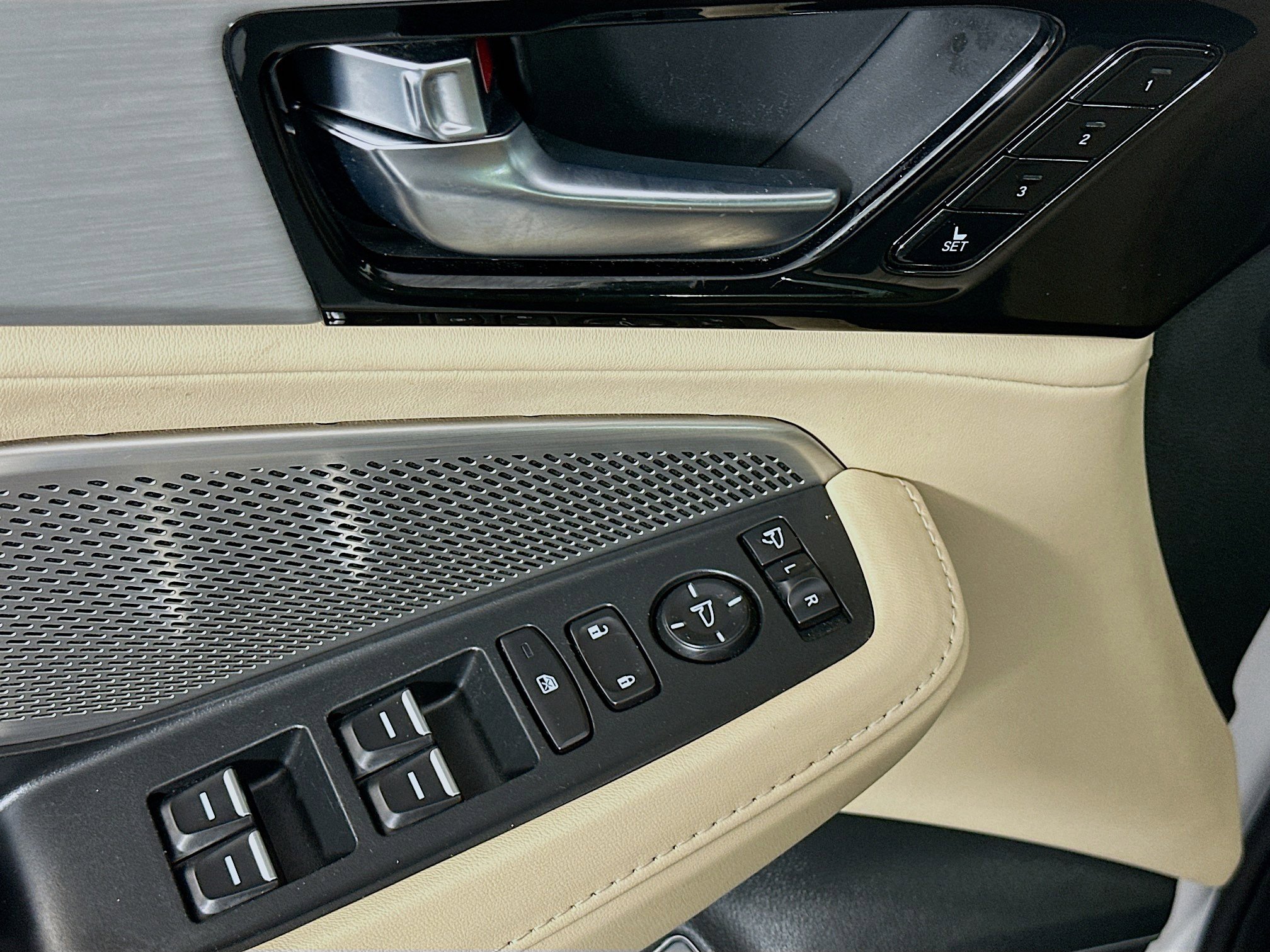 Used 2023 Acura MDX FWD w/ Technology Package image 15