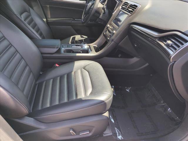 Used 2020 Ford Fusion SEL image 20