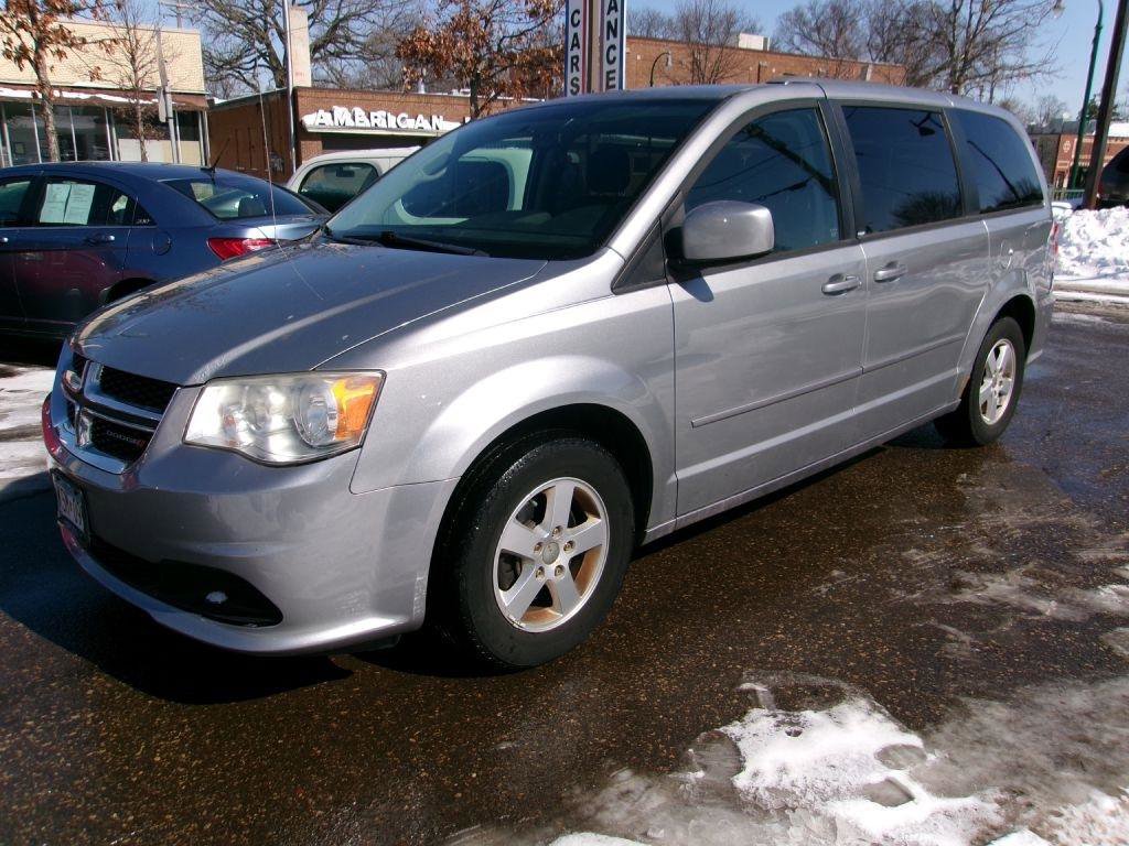Used 2013 Dodge Grand Caravan SXT w/ Rear Park Assist Pkg FWD image 2