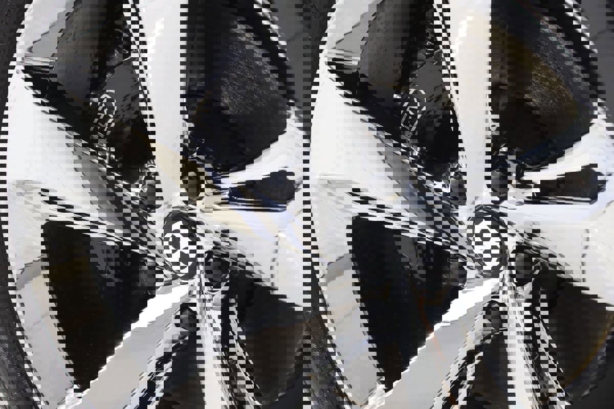 Used 2019 Bentley Bentayga image 22