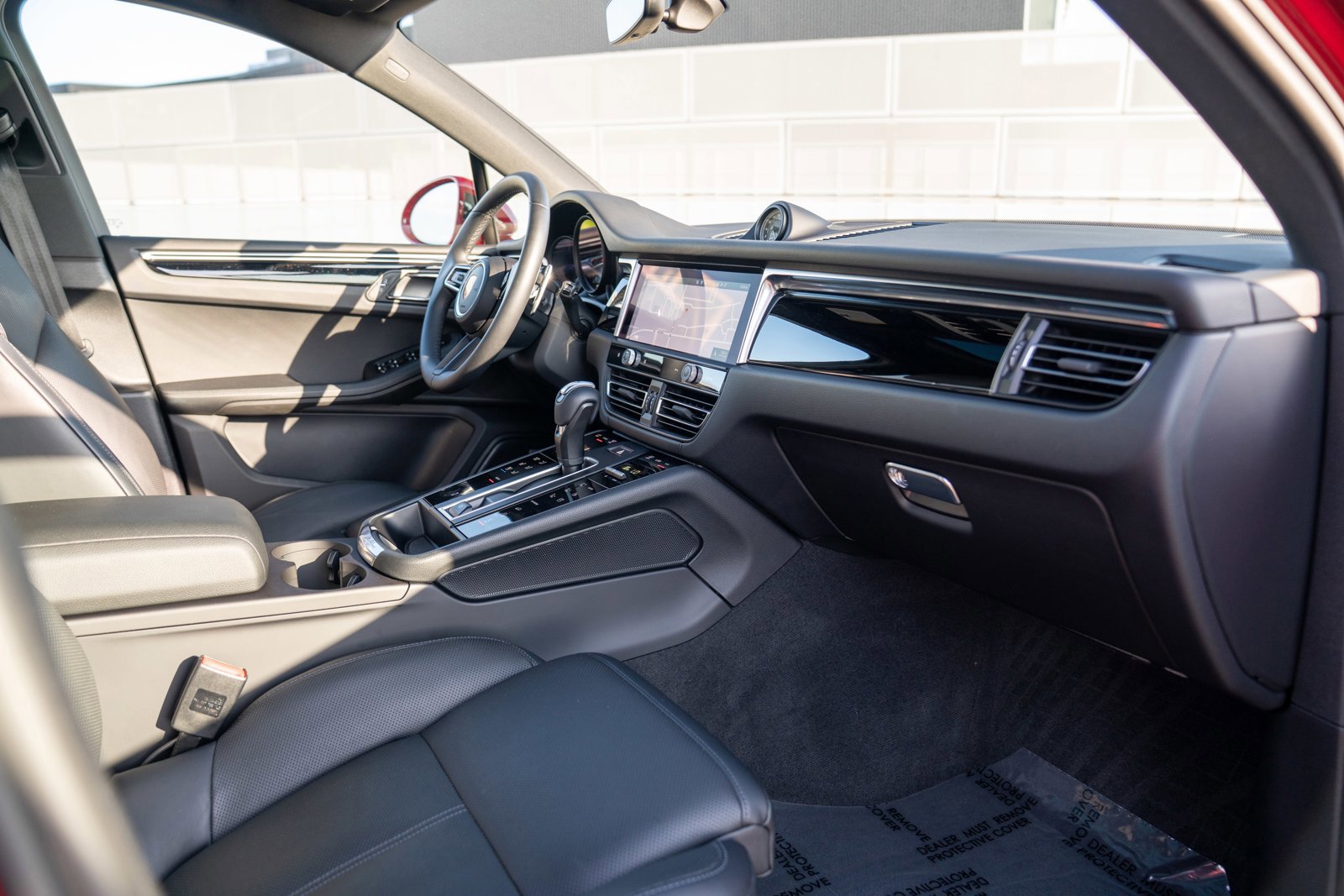 Certified 2022 Porsche Macan AWD/4WD image 26