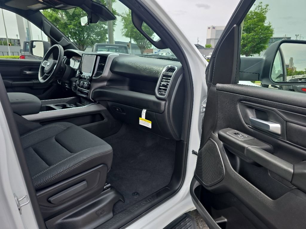 New 2026 RAM 1500 Express AWD/4WD image 19