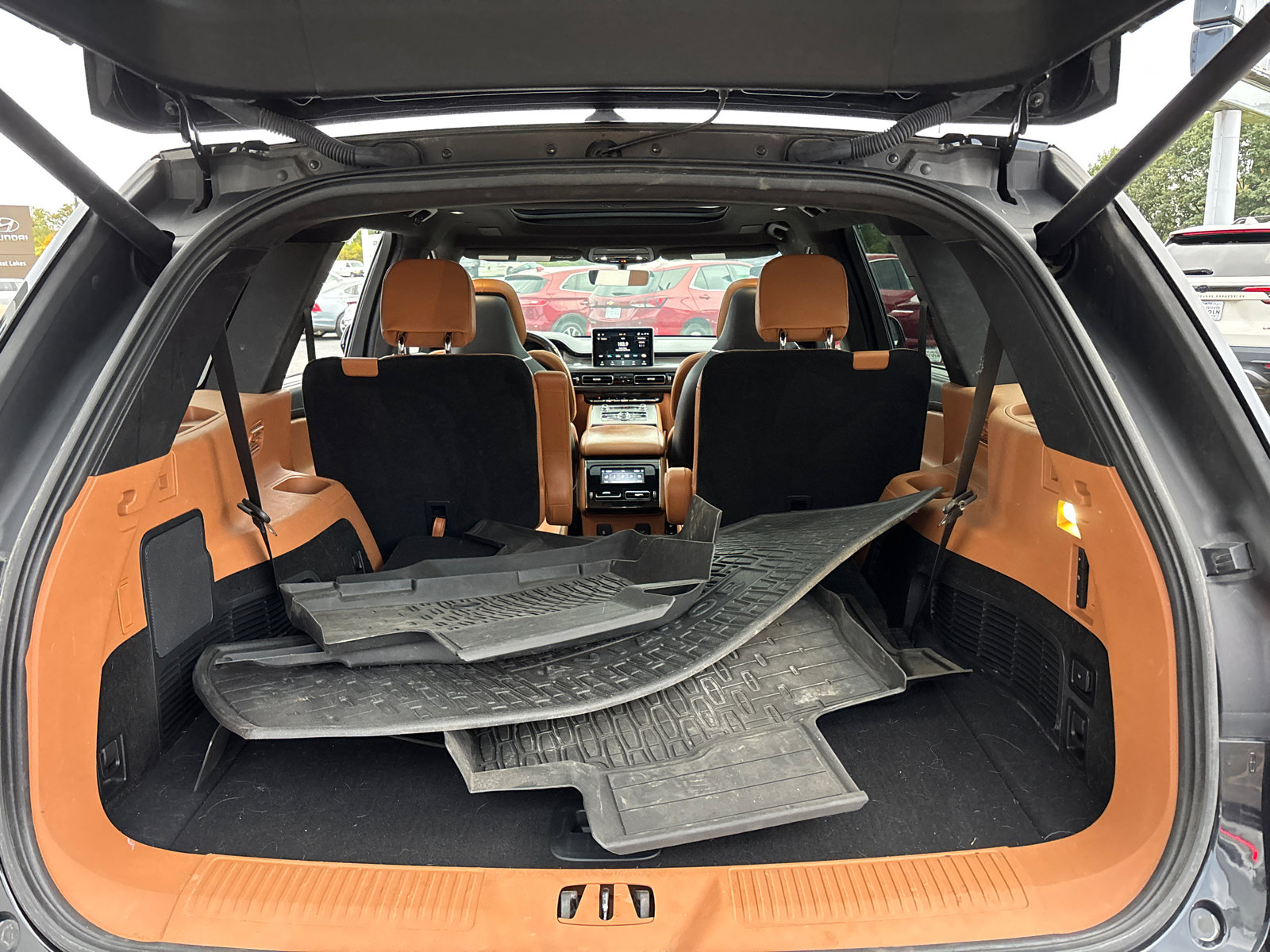 Used 2023 Lincoln Aviator Black Label w/ Class IV Trailer Tow Package image 9