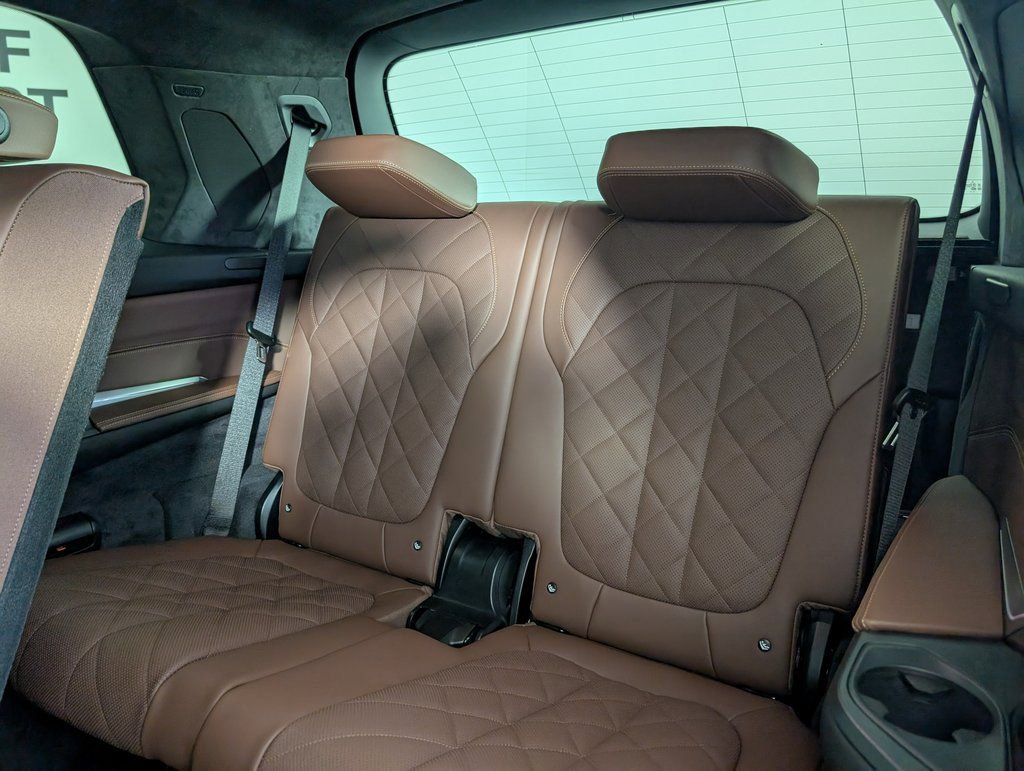 Used 2026 BMW X7 xDrive40i w/ M Sport Package image 16