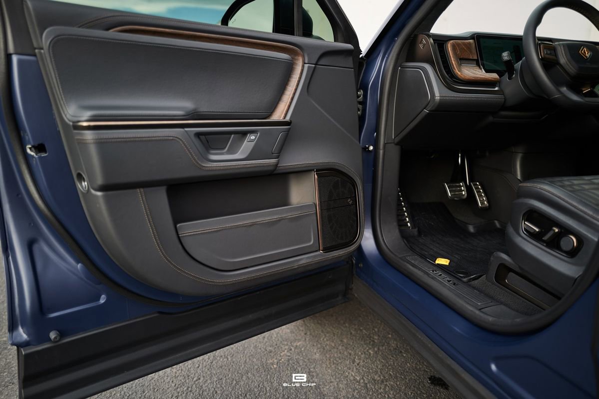 Used 2026 Rivian R1S Premium image 26