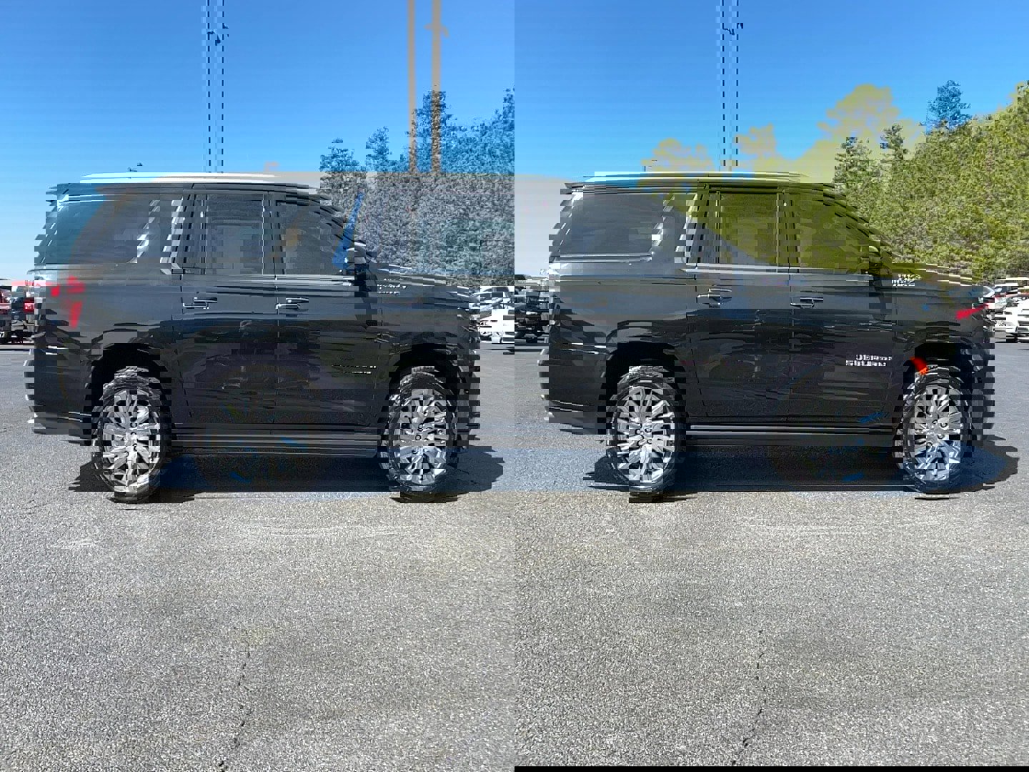 Used 2021 Chevrolet Suburban High Country w/ Premium Package image 4