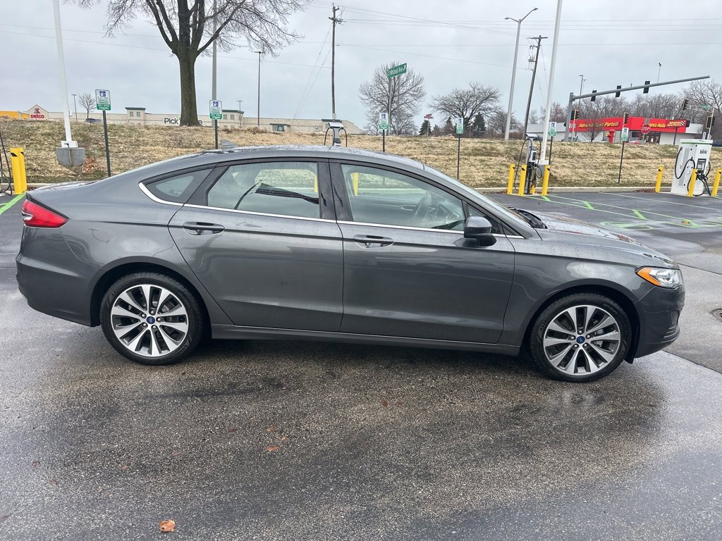 Used 2020 Ford Fusion SE image 4