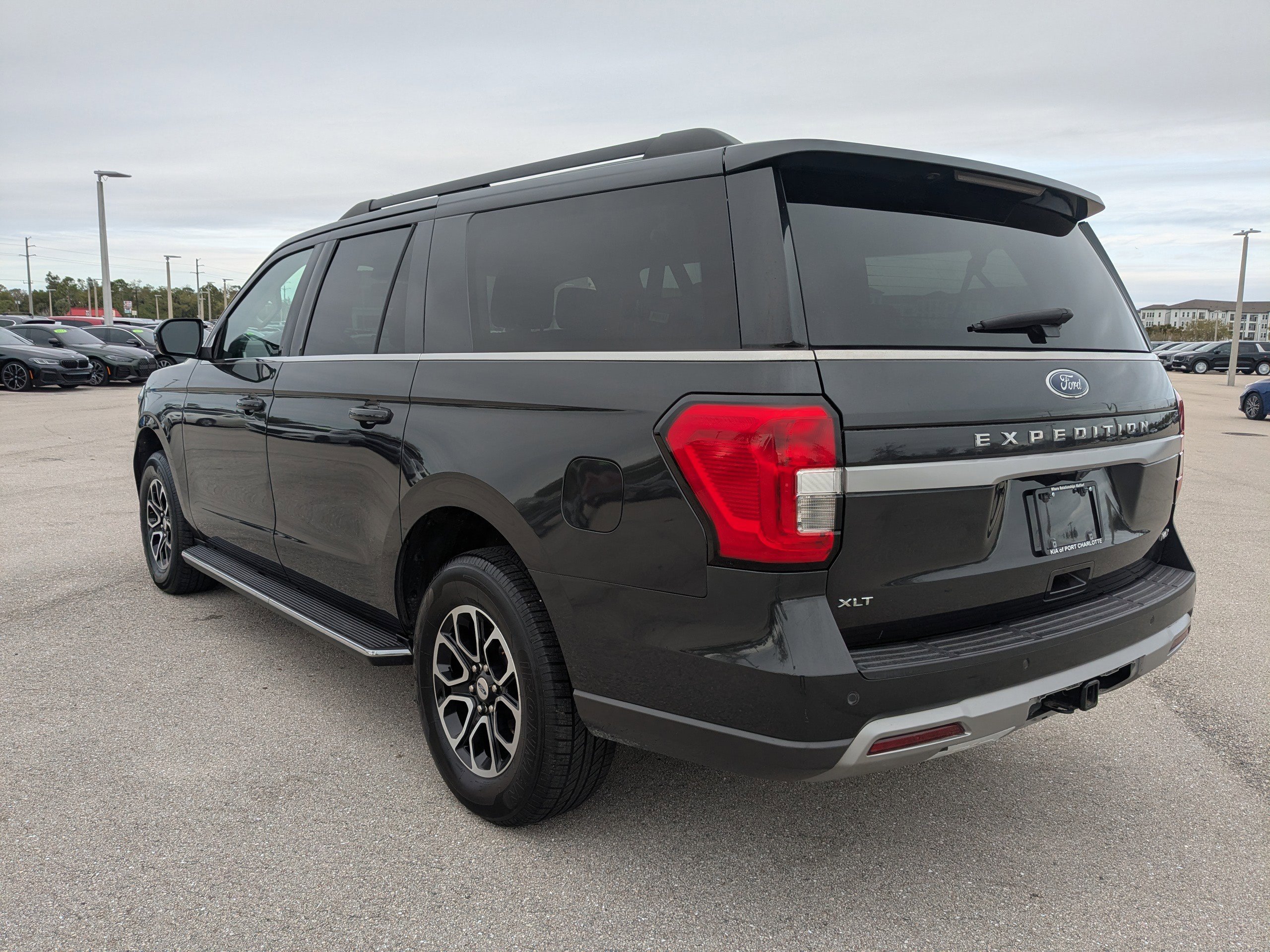 Used 2023 Ford Expedition Max XLT image 7