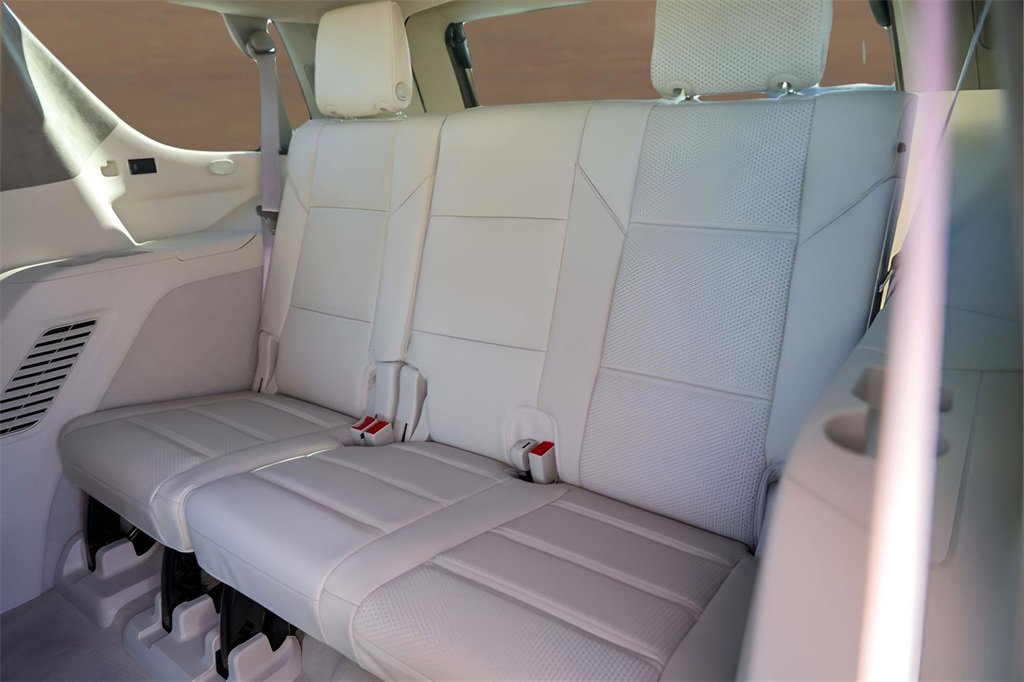 Certified 2024 Cadillac Escalade Premium Luxury Platinum w/ Heavy-Duty Trailer Package image 18