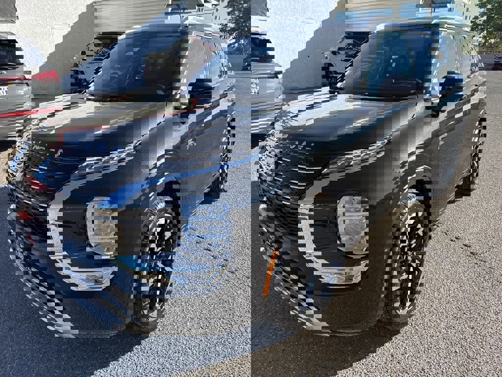 New 2025 Mitsubishi Outlander SEL image 3
