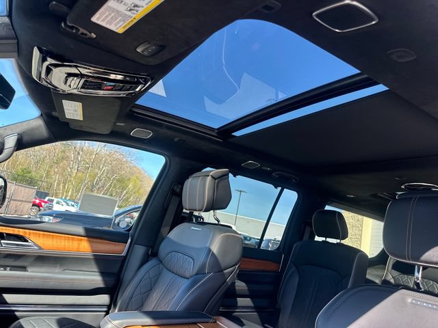 Used 2024 Jeep Grand Wagoneer Series III AWD/4WD image 40