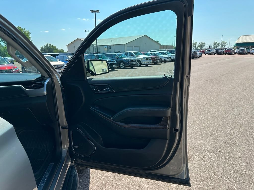 Used 2018 Chevrolet Suburban LT AWD/4WD image 31
