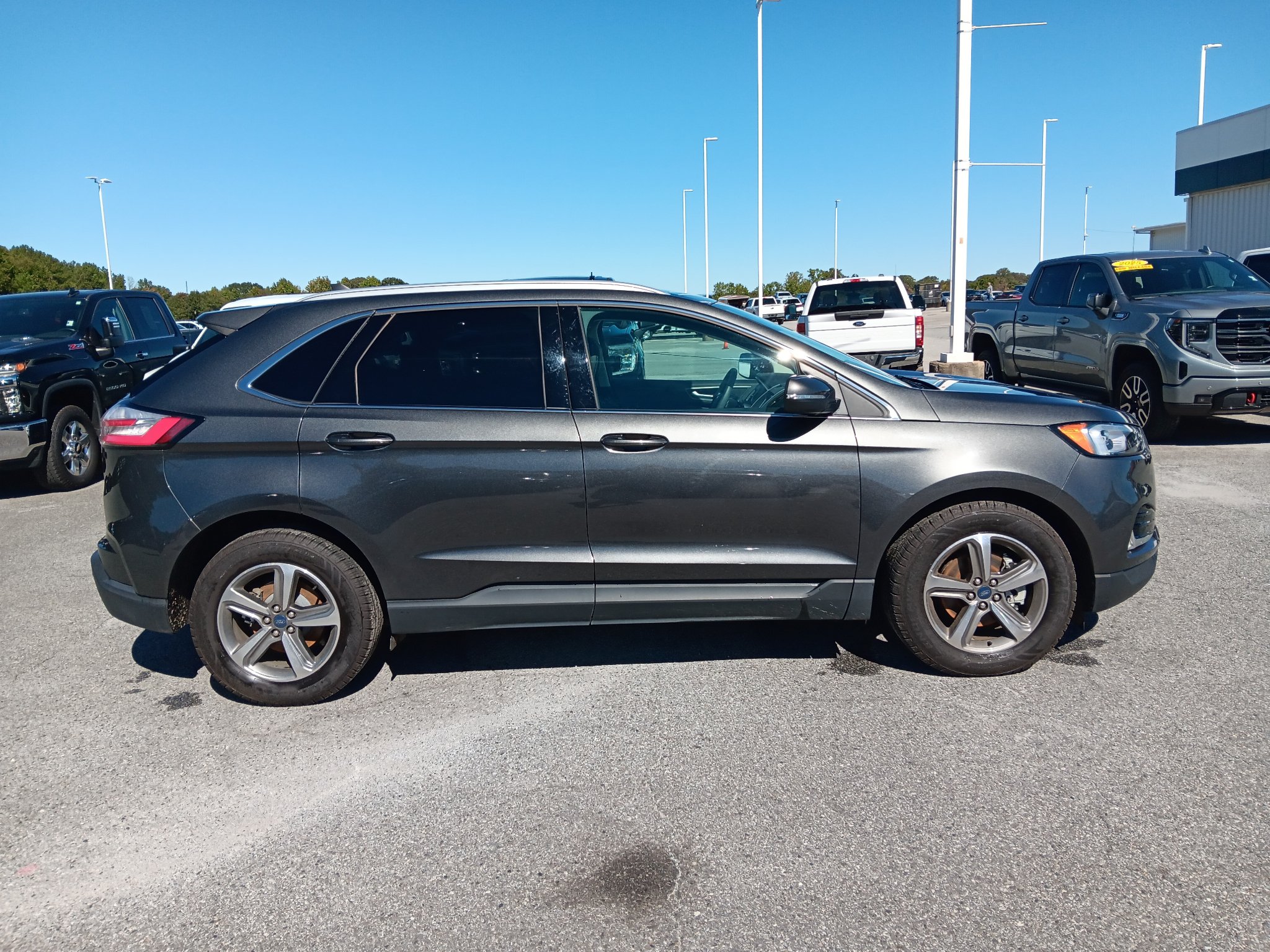 Used 2020 Ford Edge SEL w/ Convenience Package FWD image 2