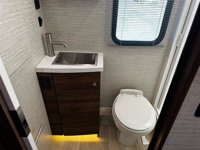 Used 2019 Mercedes-Benz Sprinter 170 image 25