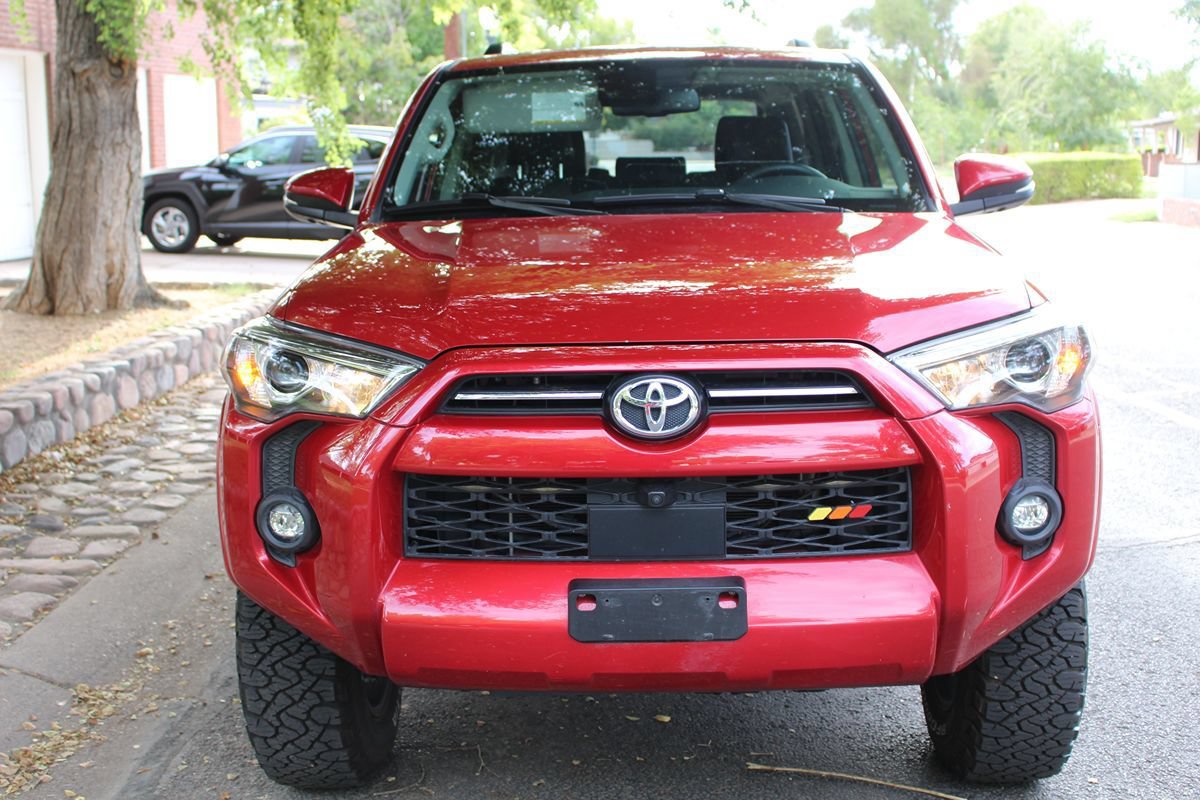 Used 2022 Toyota 4Runner SR5 Premium w/ Moonroof Package AWD/4WD image 4