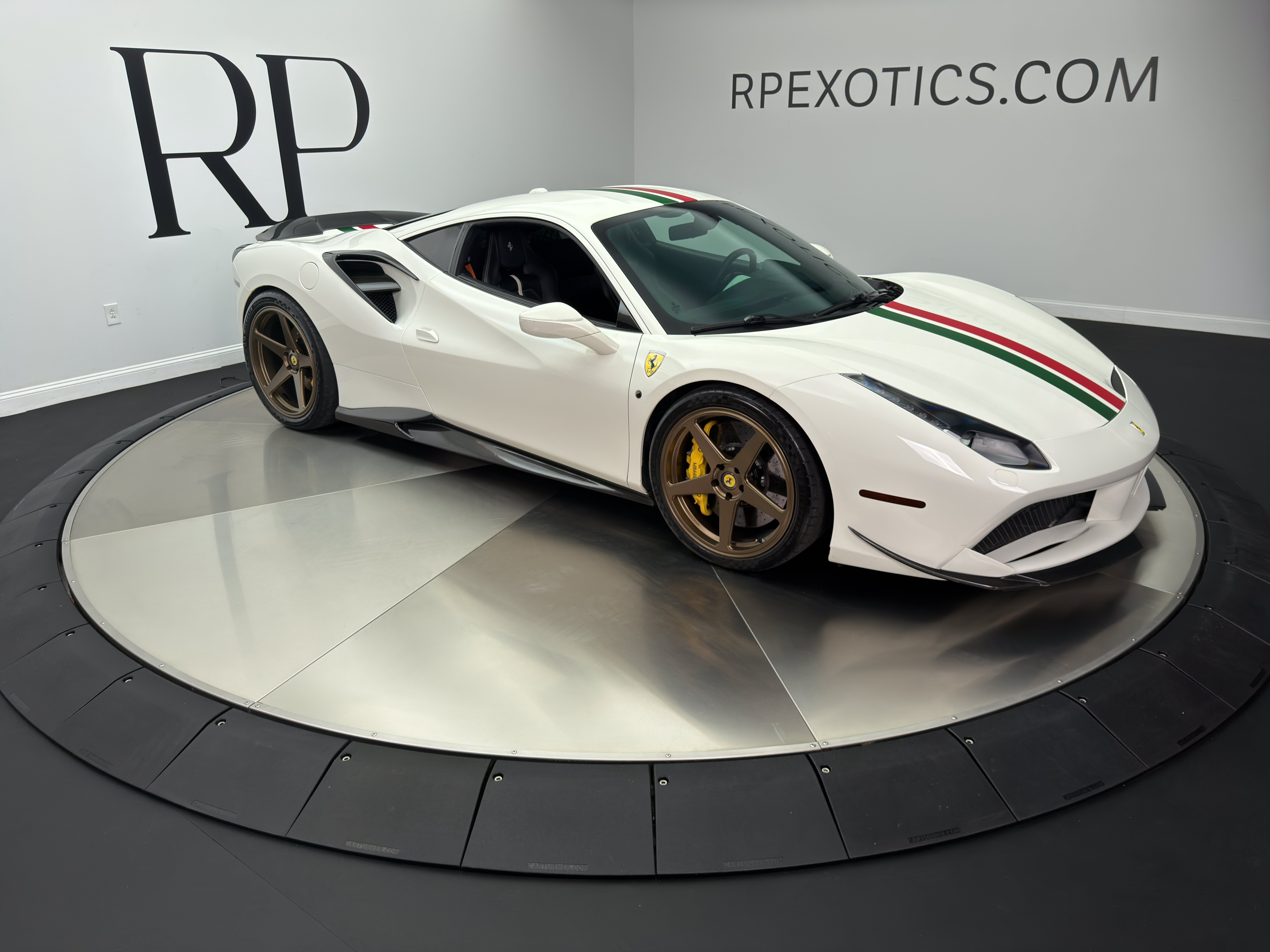Used 2016 Ferrari 488 GTB RWD image 10